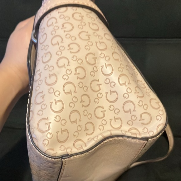 EUC Guess crossbody bag - Picture 9 of 15